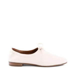Curtsy Flat