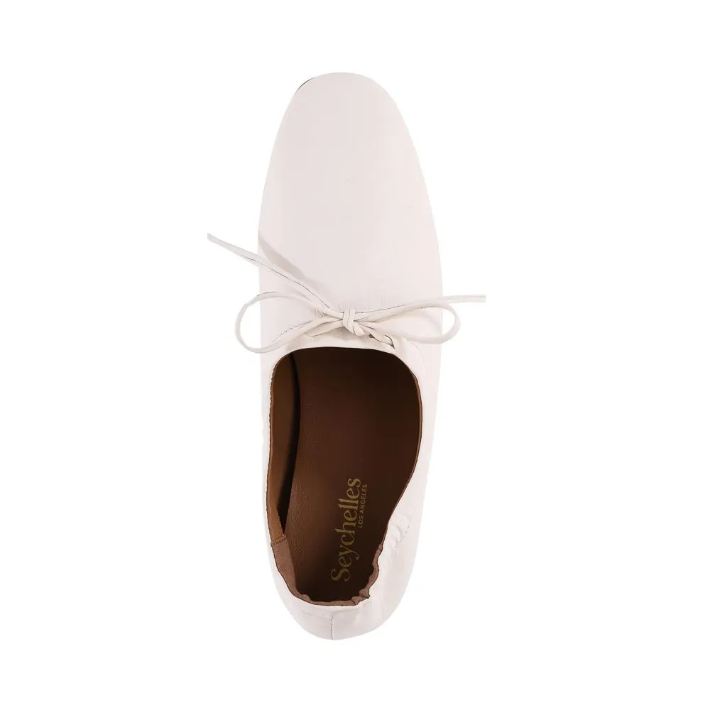 Curtsy Flat