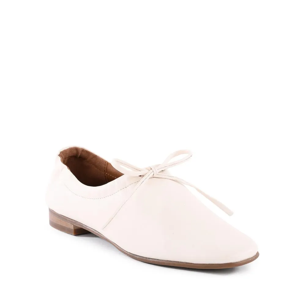 Curtsy Flat