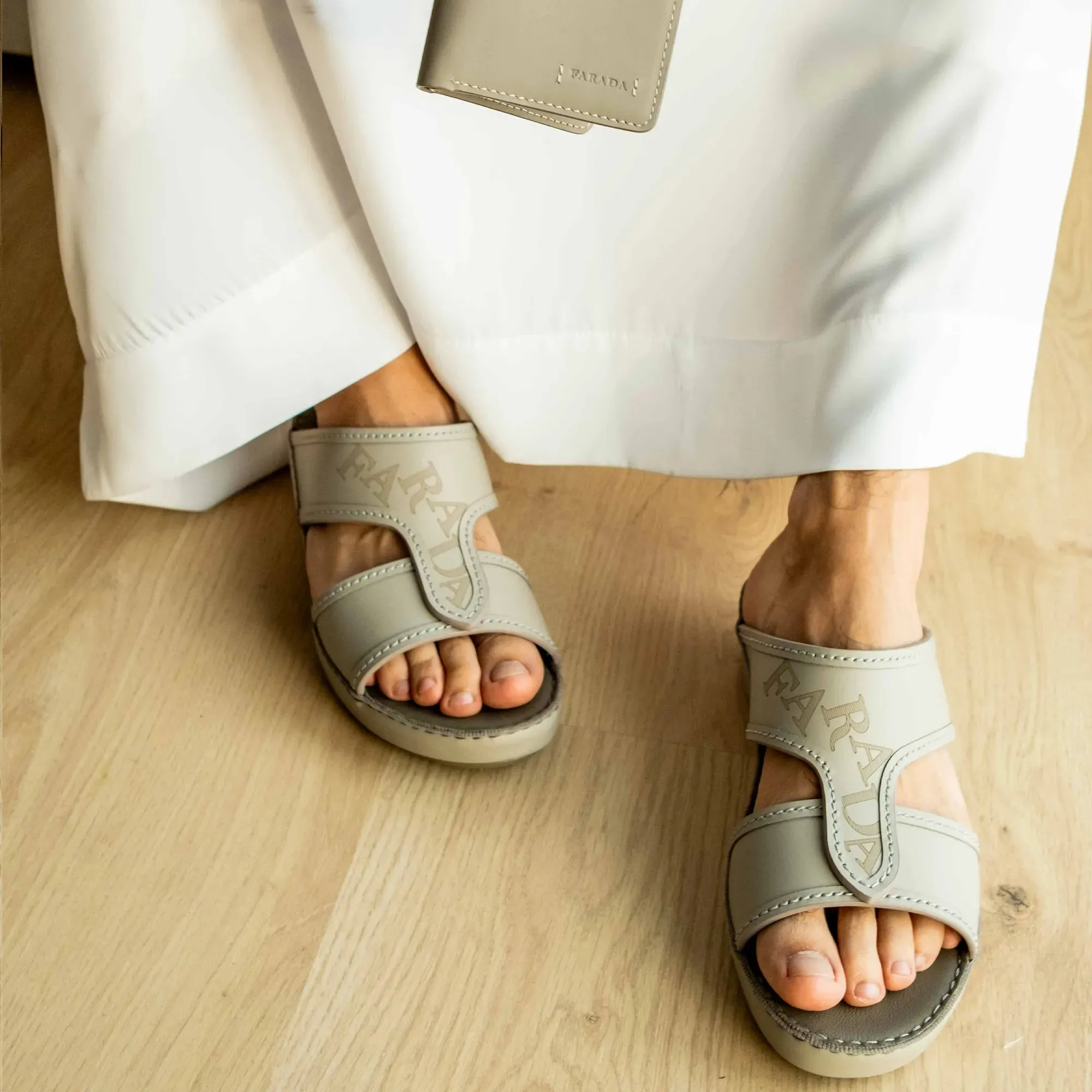 FARADA MODERN LEATHER SANDALS WITH EMBOSED LOGO WARM GREY