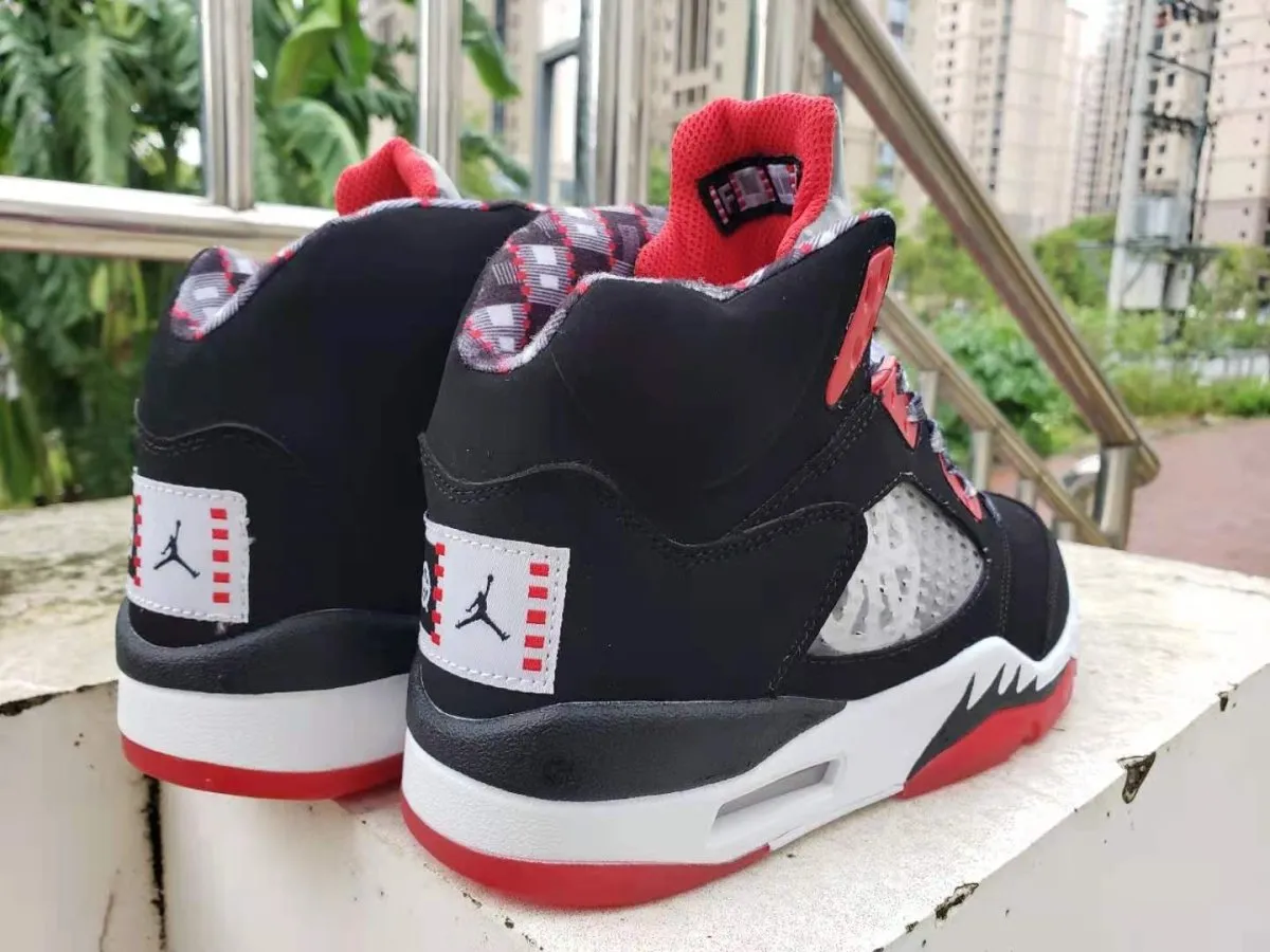 JORDAN 5 RETRO x QUAI 54 (FRIENDS & FAMILY) 2021