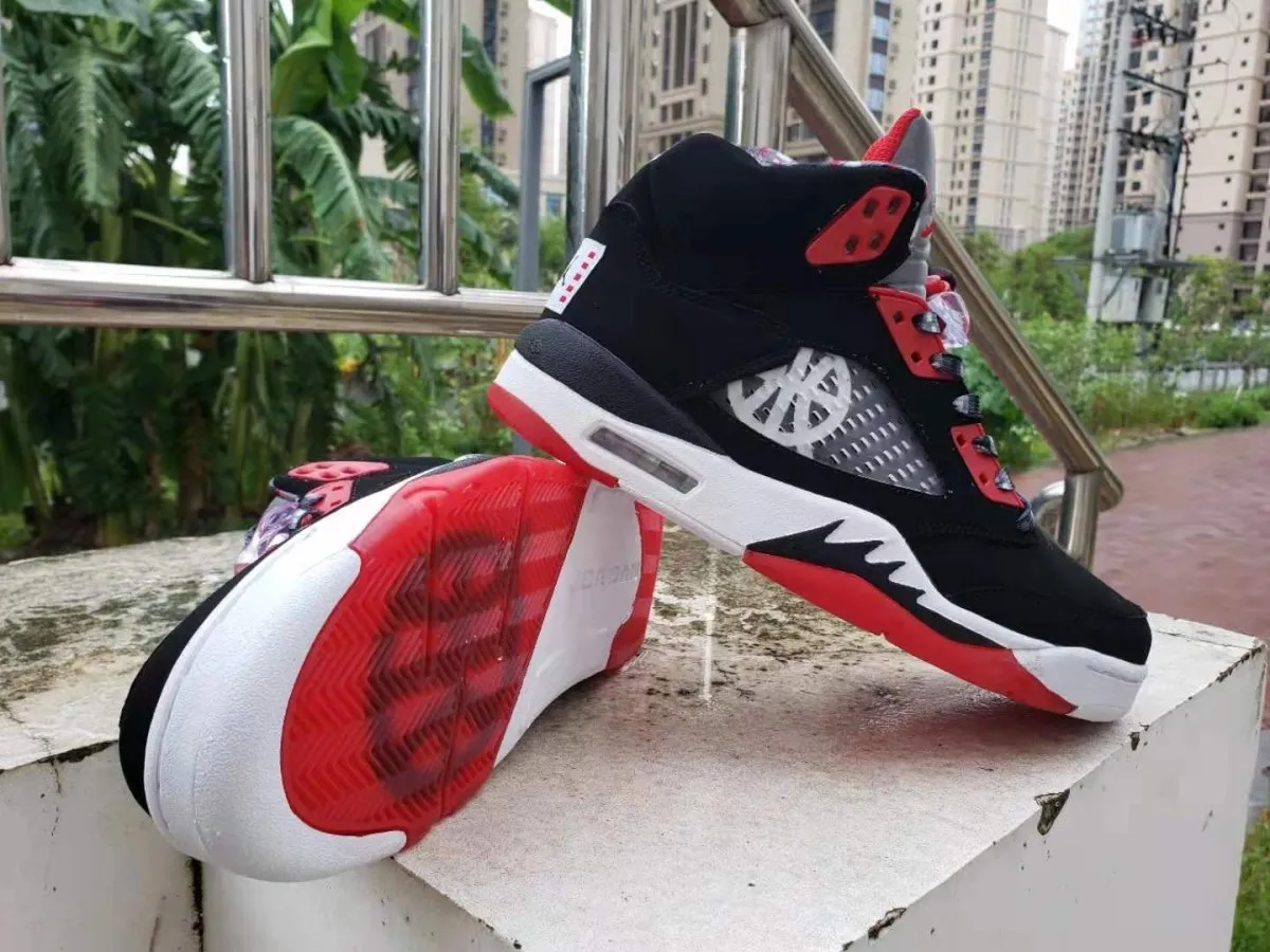 JORDAN 5 RETRO x QUAI 54 (FRIENDS & FAMILY) 2021
