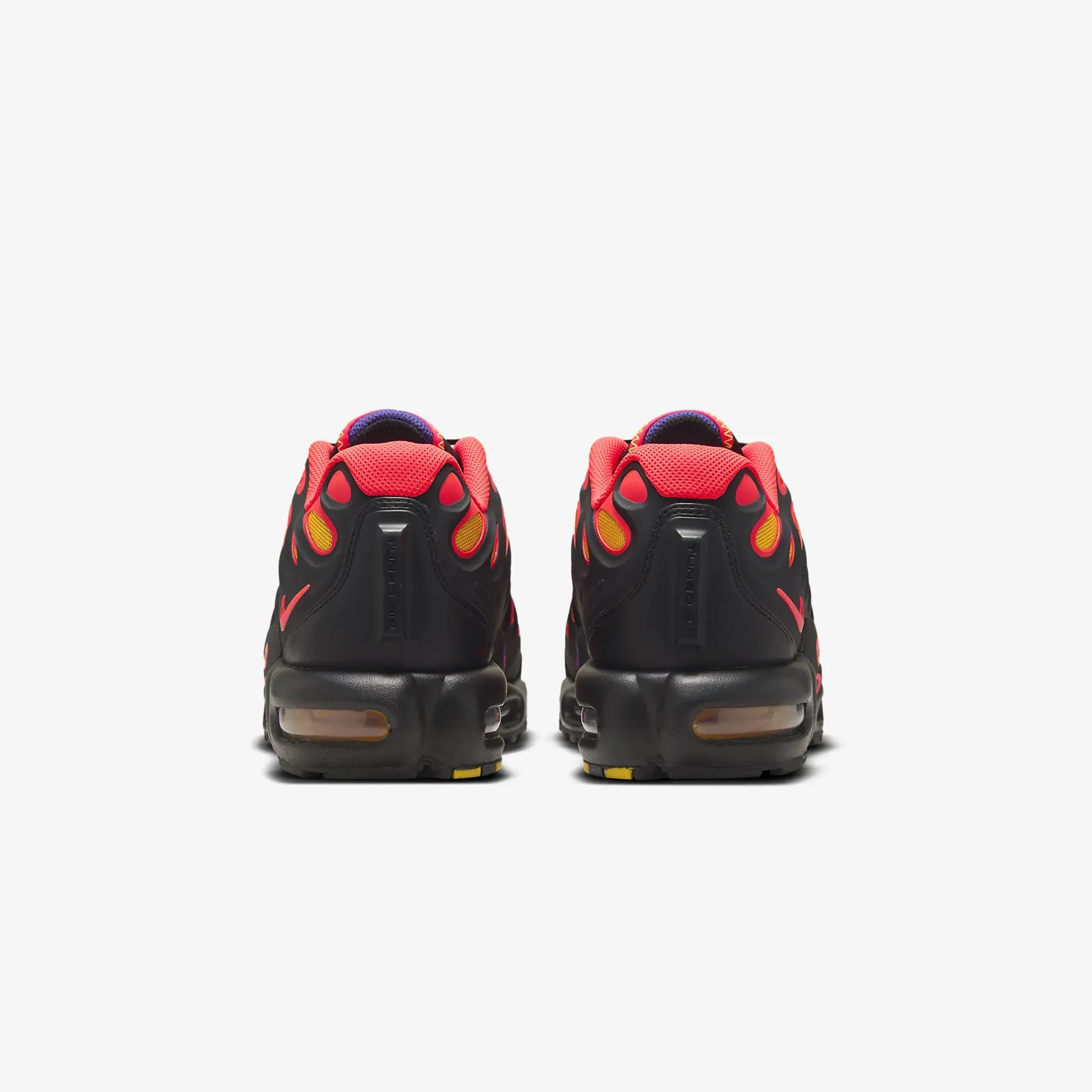 Nike | AIR MAX PLUS DRIFT  { BLACK/BRIGHT CRIMSON-FIELD PURPLE