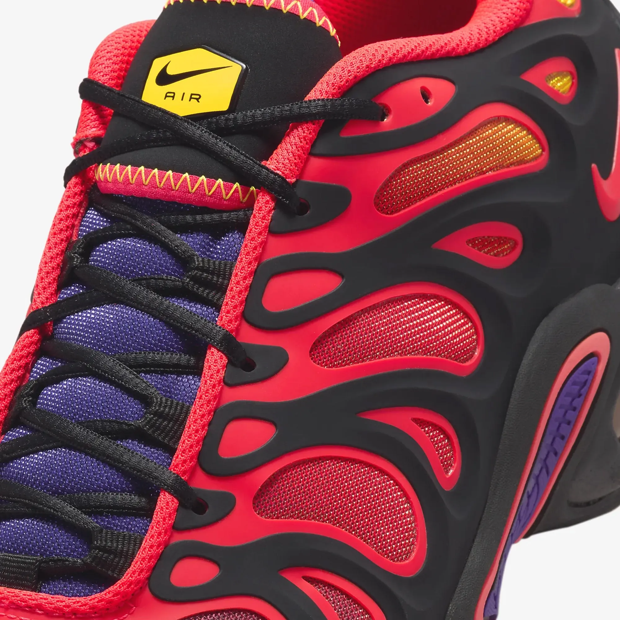 Nike | AIR MAX PLUS DRIFT  { BLACK/BRIGHT CRIMSON-FIELD PURPLE