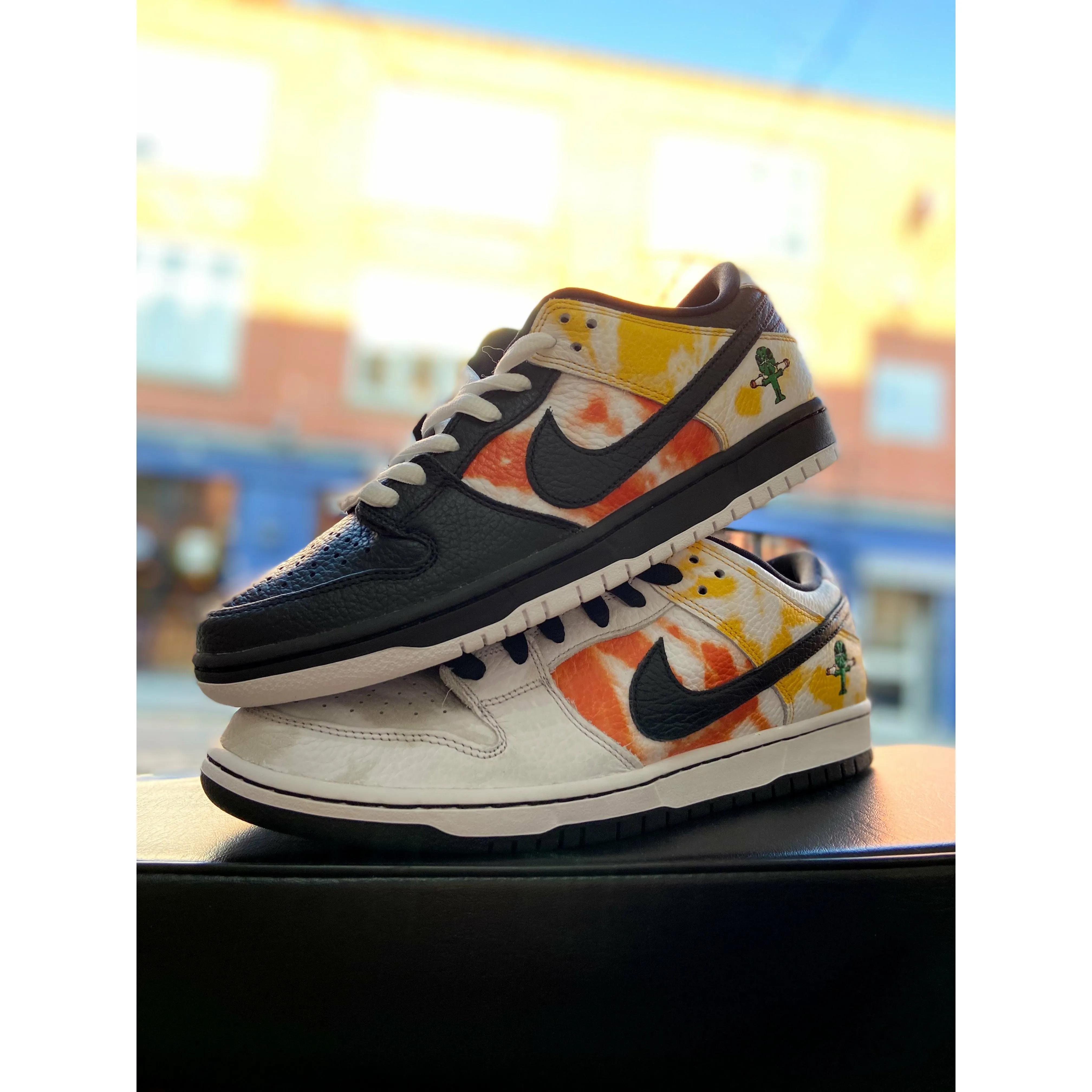 NIKE SB DUNK RAYGUN