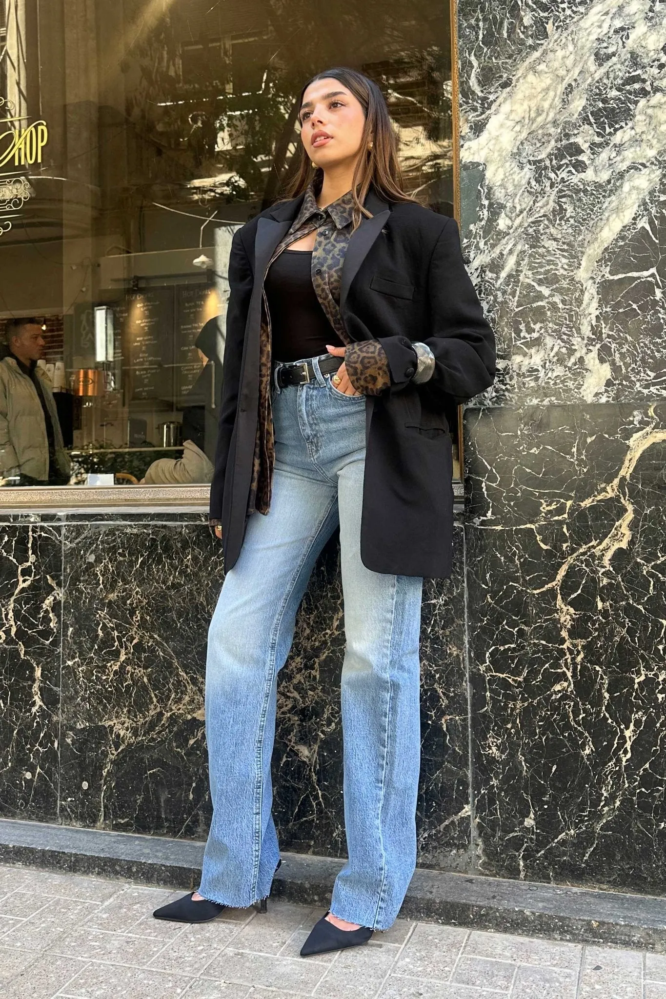 Ultra Comfort Straight Leg - High-Waist Medium Blue Washed Jeans