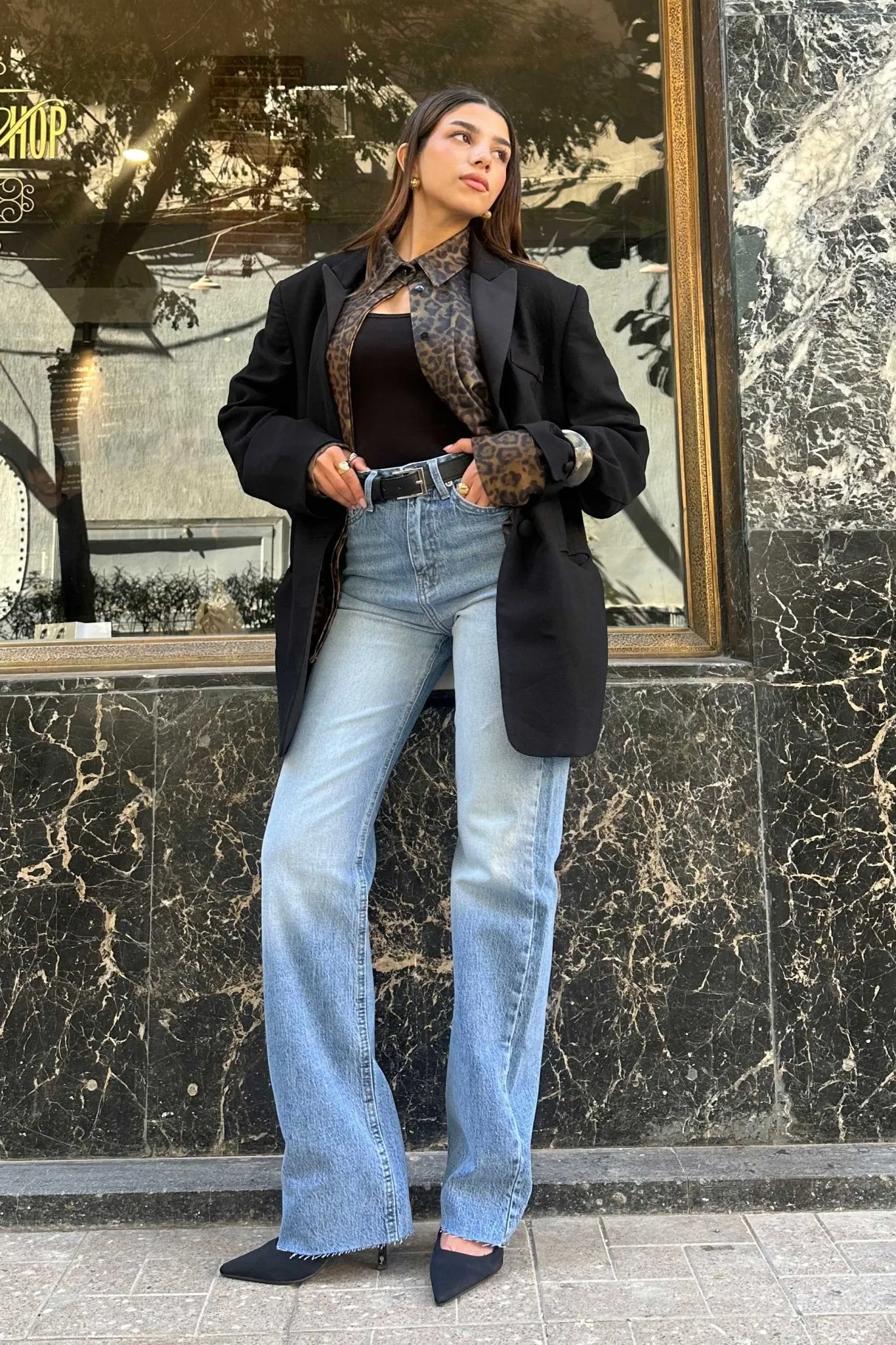 Ultra Comfort Straight Leg - High-Waist Medium Blue Washed Jeans