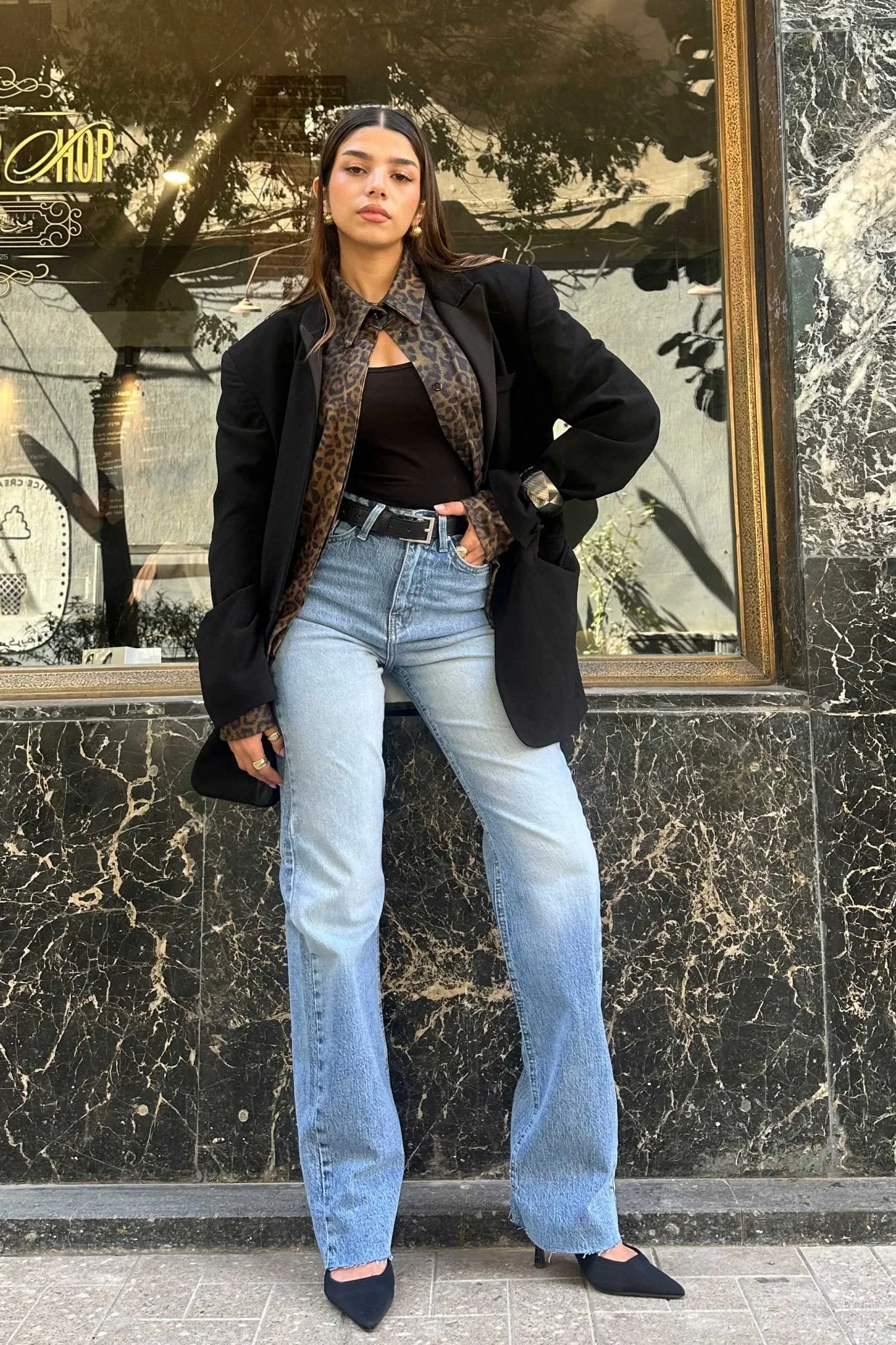 Ultra Comfort Straight Leg - High-Waist Medium Blue Washed Jeans