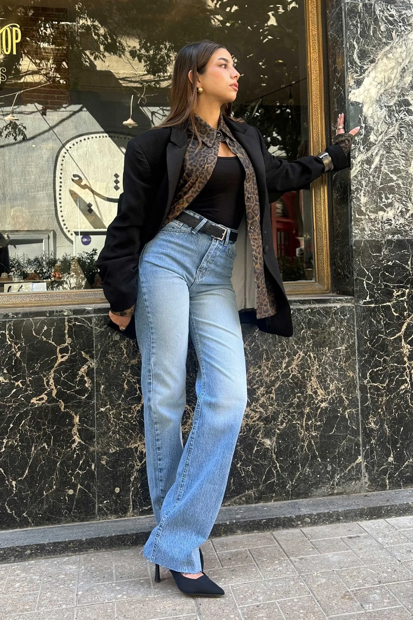 Ultra Comfort Straight Leg - High-Waist Medium Blue Washed Jeans