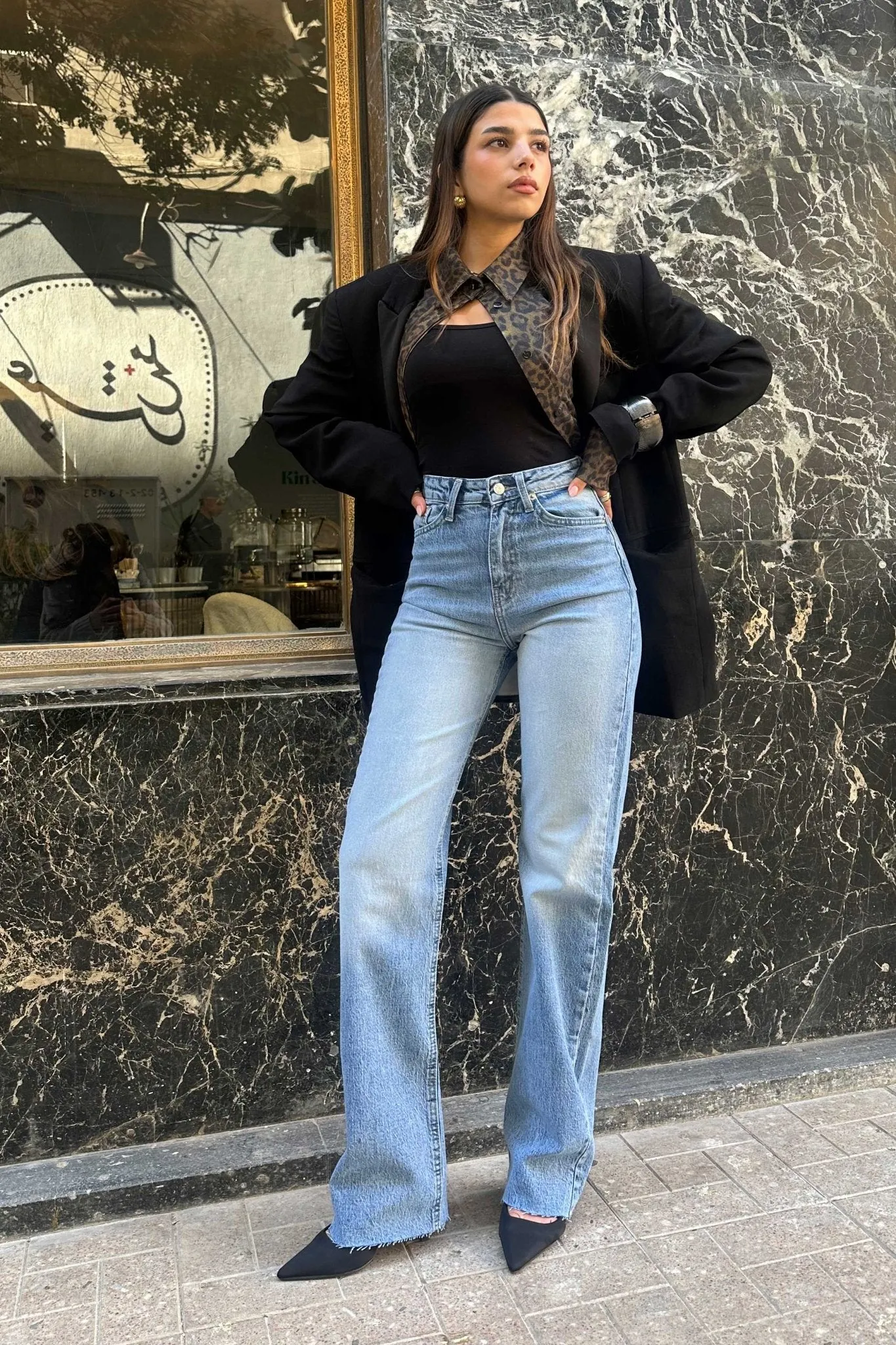 Ultra Comfort Straight Leg - High-Waist Medium Blue Washed Jeans