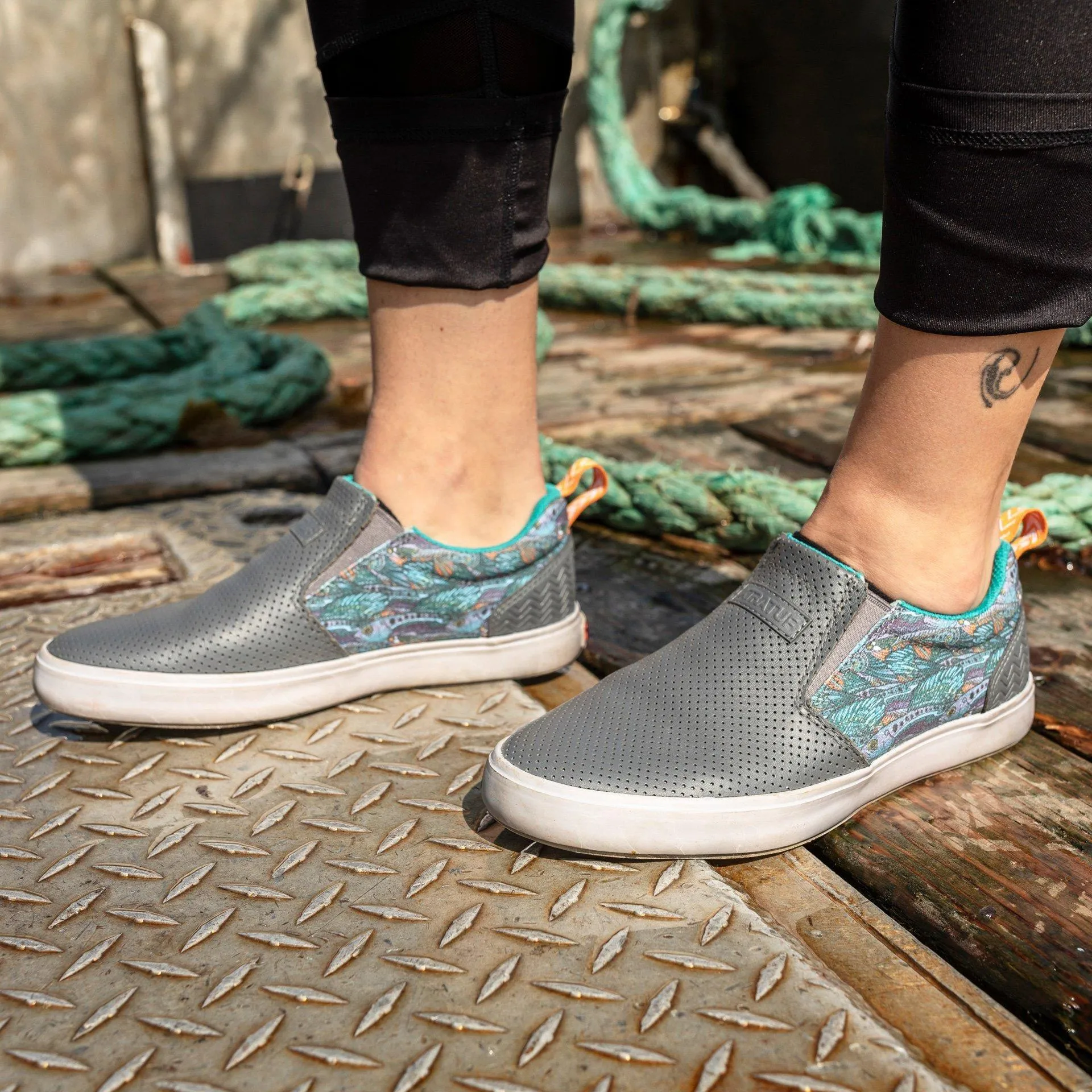 XTRATUF Ladies Fishe®wear Groovy Grayling Sharkbyte Gray Shoes XSW7GG